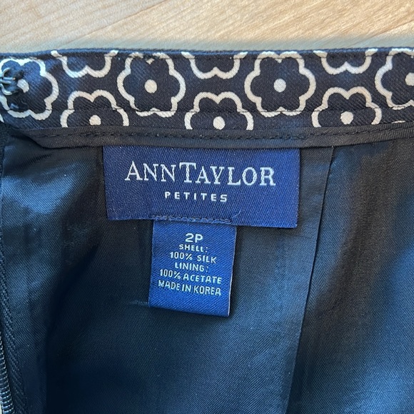 Ann Taylor 100% Silk Black & White Floral Classic Skirt, 2P - Picture 6 of 6